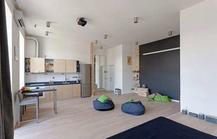 zariadiť 1 izbový prízvuk stena čierna lavica vankúš zelený