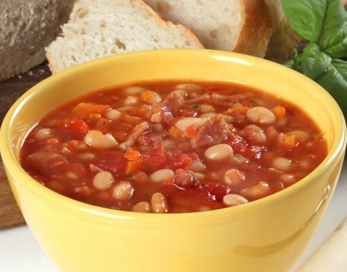 Paradajková polievka s mrkvou, fazuľou a slaninou paradajková polievka-recept-biela-fazuľová-slanina