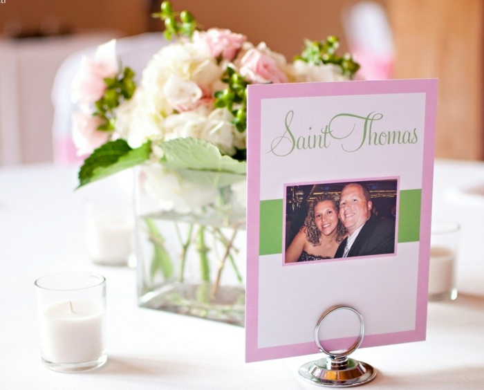 Nápady na výzdobu svadobného stola umiestnite karty fotografie s názvami