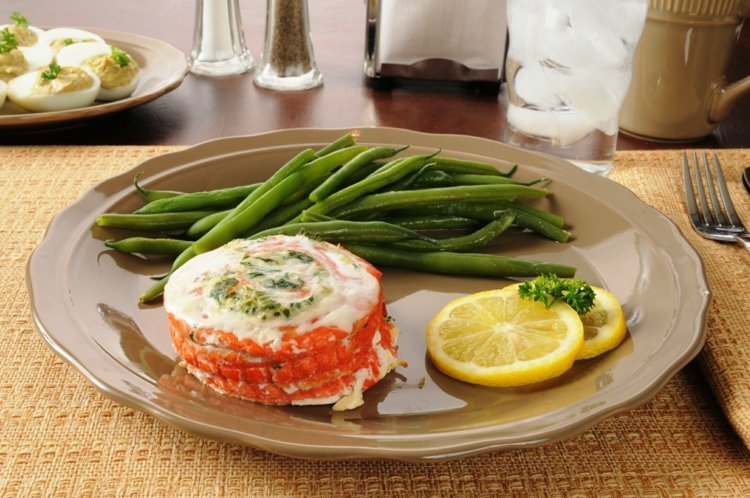 plnený lososový špenát, smotanový syr, jedlá z nízkosacharidových rýb