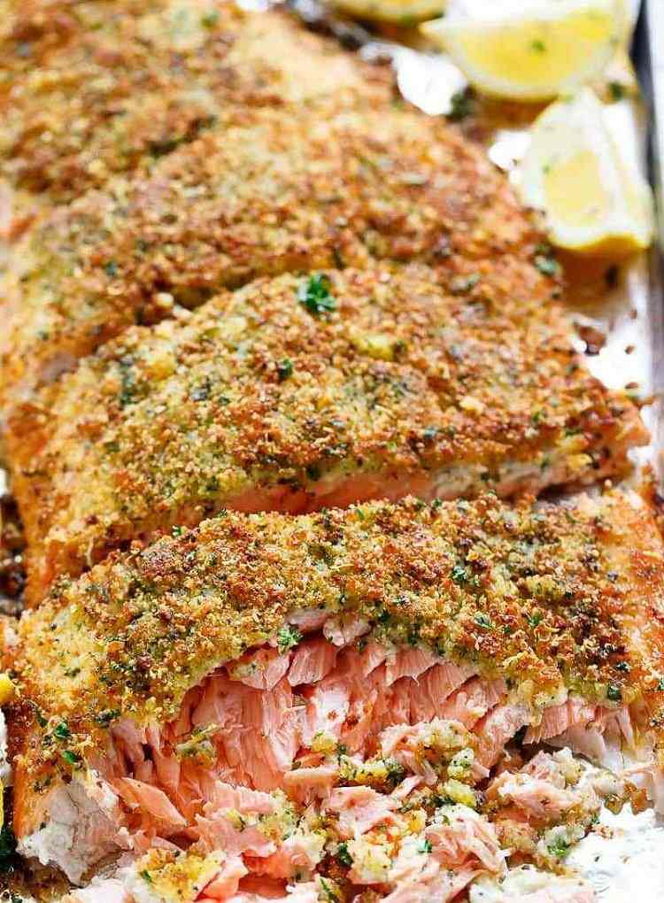 Rýchle rybie pokrmy v rúre strúhanka cesnaková kôra