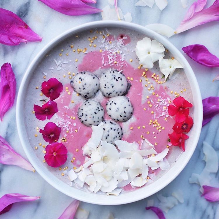 Smoothie miska recepty s malinami kokosové mlieko banány