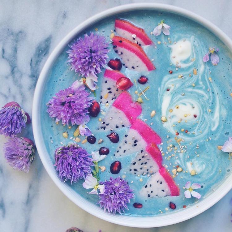 Smoothie Bowl modrá recepty spirulínový banán mandľové mlieko vanilka