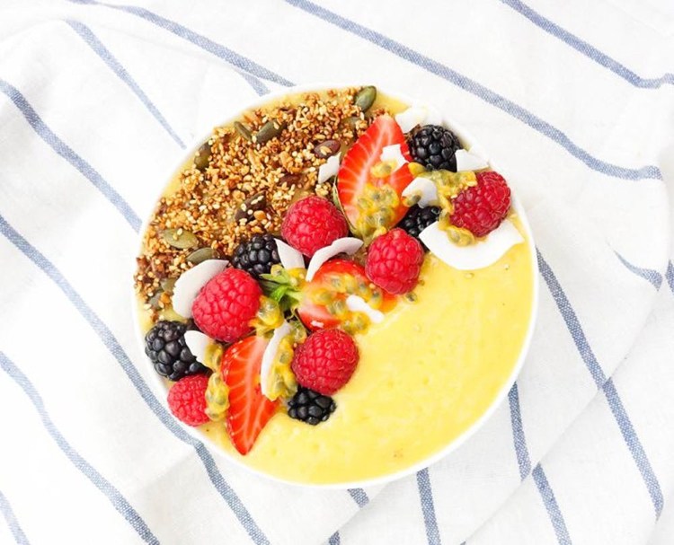 Smoothie miska chrumkavá quinoa