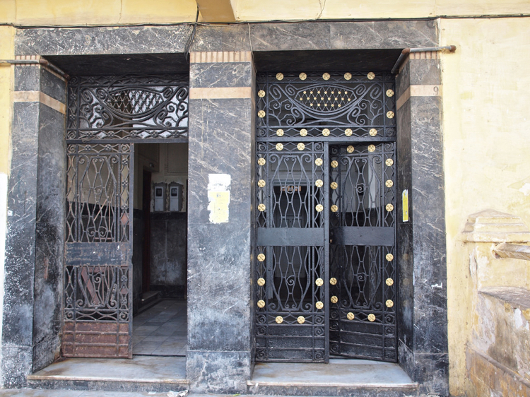 Kované železné dvere sklenený mramor