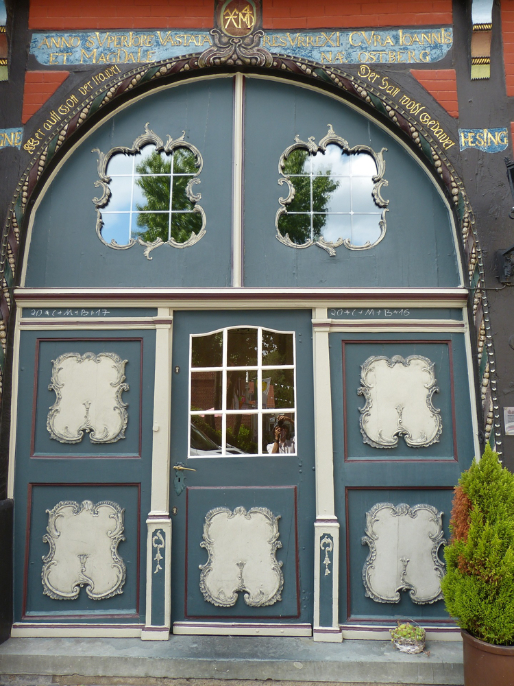 Secesné historické rozety predných dverí