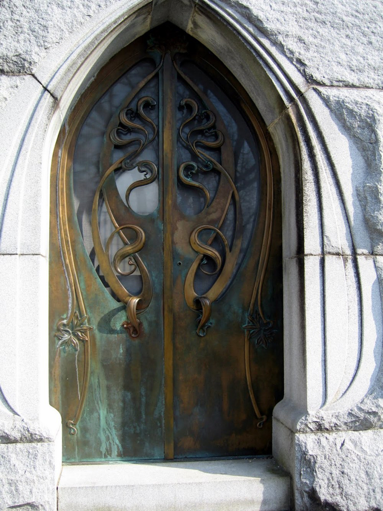 historické mosadzné sklá predných dverí