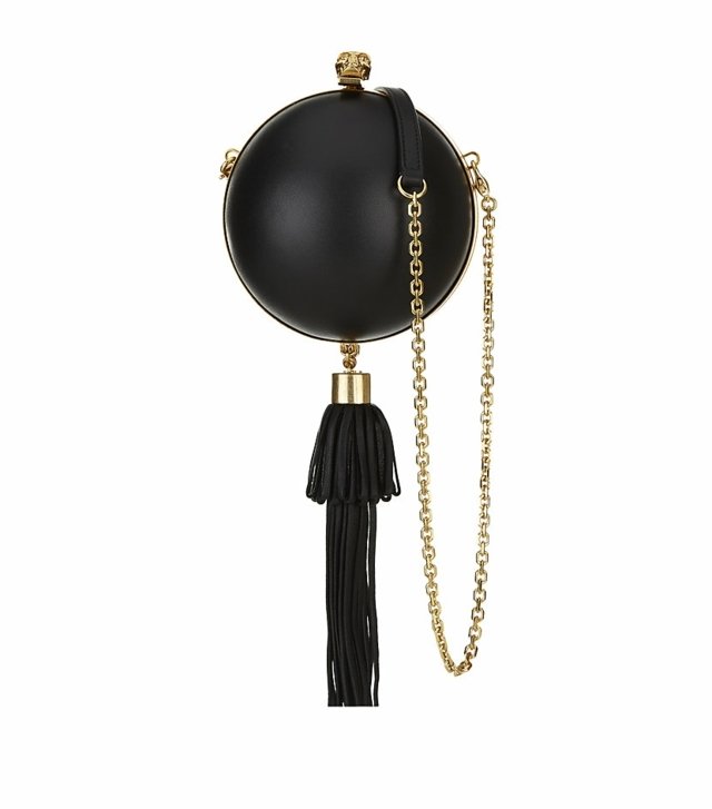 Kožená spojka Lebka Alexandra McQueena Spojková taška-guľa-lebka-s-volánmi-reťazový nosič