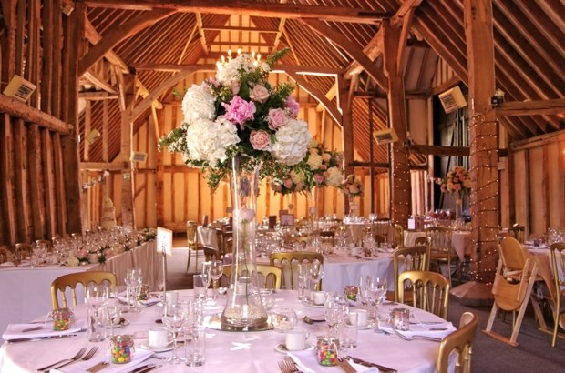 Plánovanie a organizovanie svadby v stodole rustikálny svadobný plán nápady na oslavu stodoly