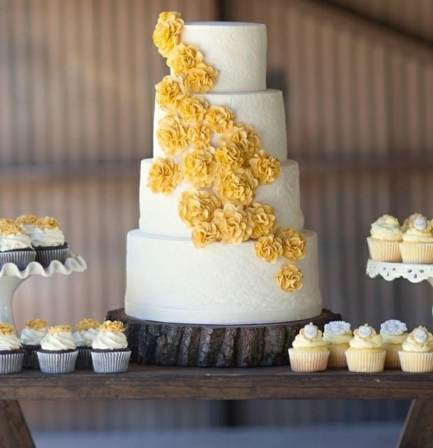 Svadobná torta zdobená kvetmi - nápady biela glazúra zdobené nápady biela glazúra svadobné krajiny