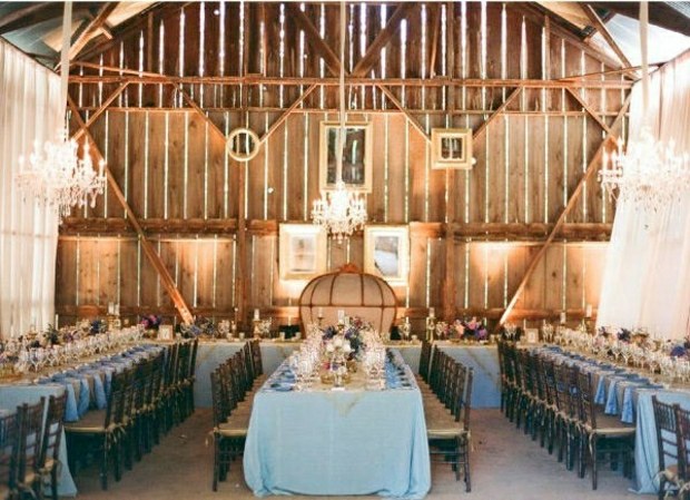 Stodola - umiestnenie v krajine slávnostná nálada svadobný stôl umiestnenie stodoly