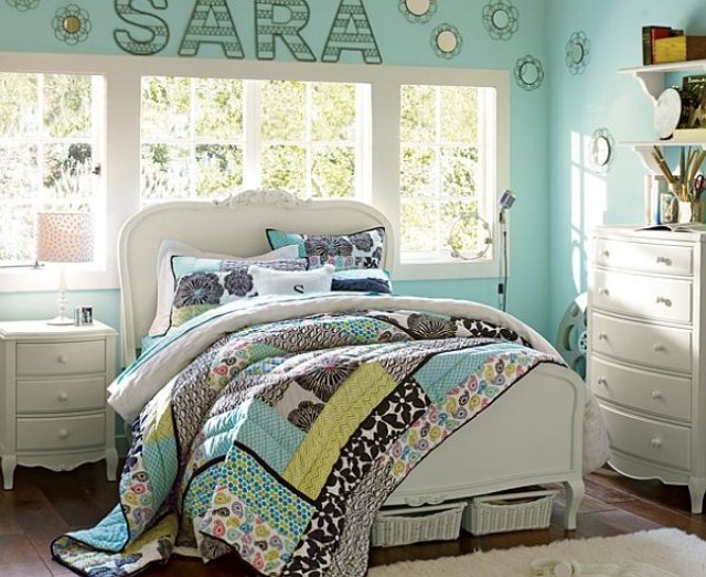 detská postieľka-biela-tyrkysová-stena-dievčatá-izbová-stena-dekoracia-sara