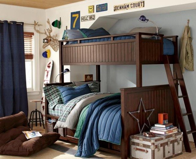 Loft-drevo-chlapčenské-izbové-zariadenie-nápady-jelení-paroh-stena-dekorácia