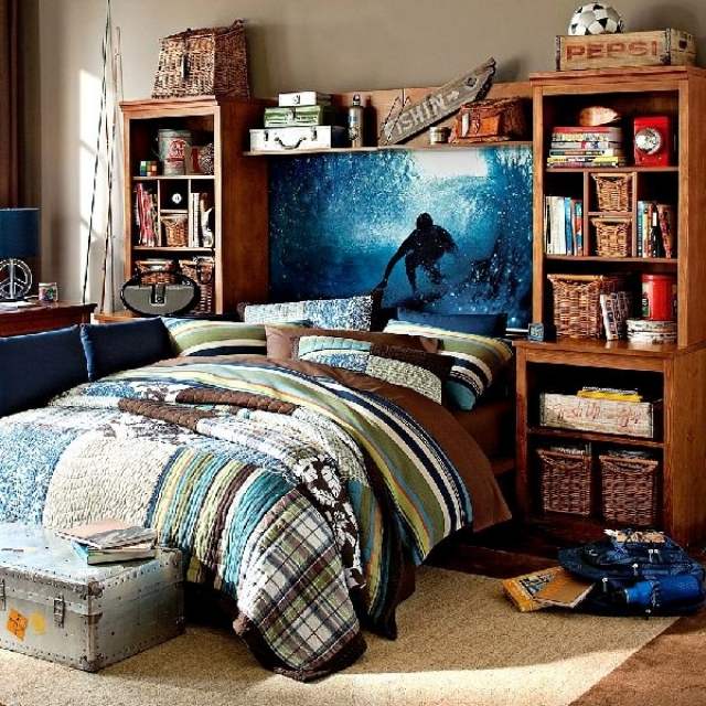 surf-inšpirovaný-dizajn-detská izba-chlapci-drevený-nábytok-prútené-koše