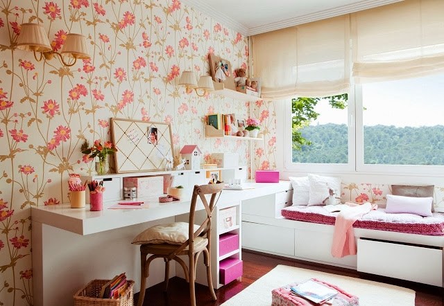detská izba-stena-dizajn-tapeta-ženský-vzor-moderný stôl