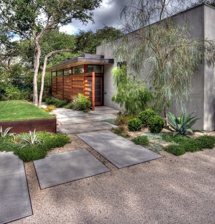 chodník-betón-doska-trieska-zemný kryt-strom