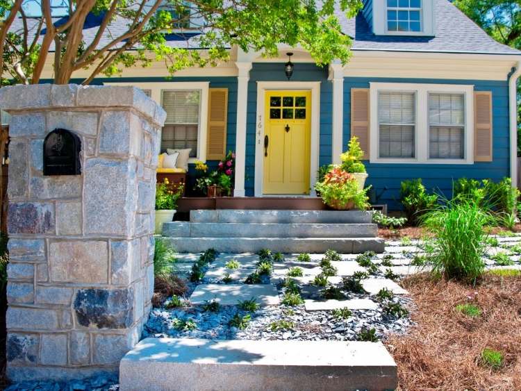 Dizajn predzáhradky-príklad-obdĺžnikové-malé-kamenné-dosky-zemné kryty-triesky