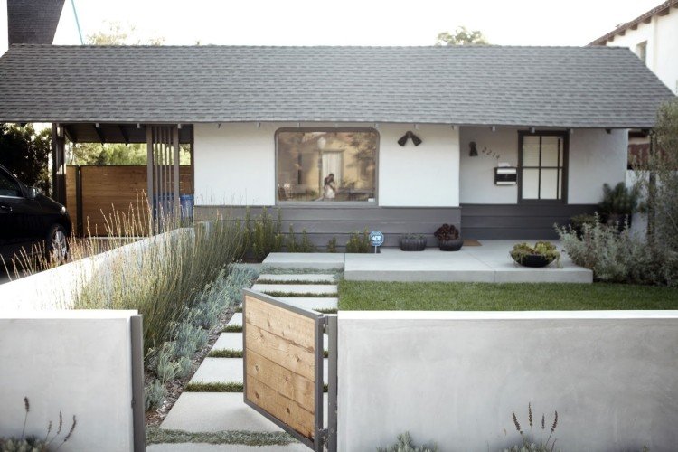 Návrh predzáhradky-betónové steny-okrasná tráva-betón-chodník-plocha trávnika