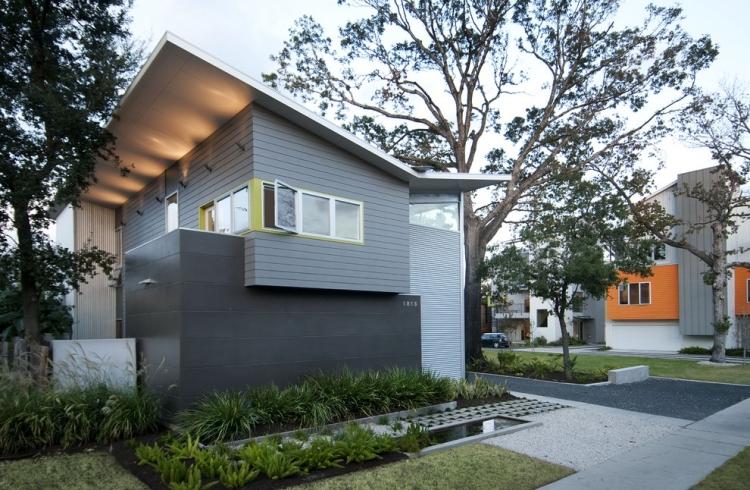 Dizajn predzáhradky -štiepky-malé-jazierko-zelené-rastliny