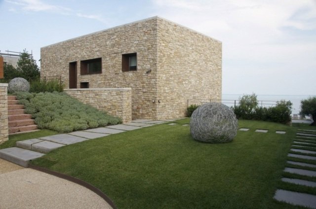 Nápady na dekoráciu predného dvora