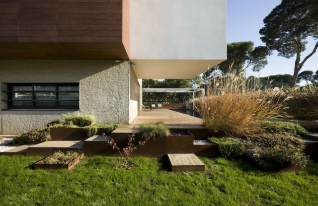 Vyvýšené záhony Okrasné trávy vytvárajú nápady na trávniky