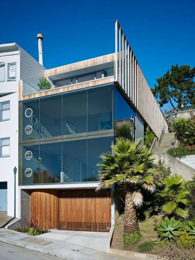 Udržujte prednú záhradu na svahu, palmy, sukulenty