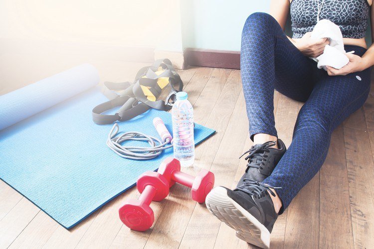 ktoré cvičenia spália najviac kalórií cvičebný plán HIIT pre domácnosť