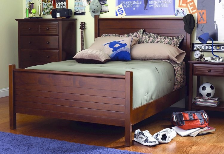 interiérový dizajn-chlapčenské-izbové-vankúše-komoda-nočné-topánky-plesové plagáty