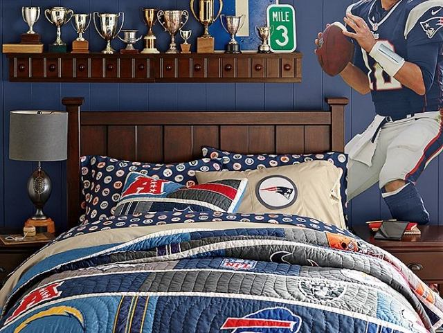 detská izba, posteľ, masívny drevený rám, športovo inšpirovaný dizajn, americký