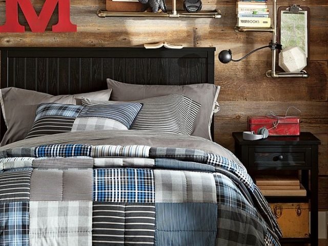 vintage-nástenný-dizajn-retro-nočný stolík-drevená-posteľ-tmavo-lakovaný-dizajn-nočná lampa