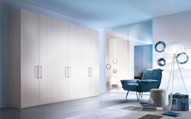 moderný šatník prúžkový vzor biela gruffe street mistral nápady na moderný šatník pruhovaný vzor biela gruffe street mistral