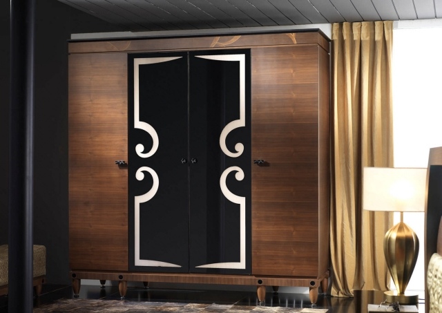 Šatníková skriňa v klasickom štýle z čiernobielej dekorácie klasický šatník drevo čiernobiele dekorácie amboan