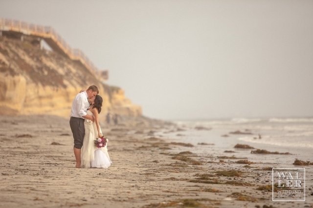 svadobná fotografia bozk pláž západ slnka svadobná fotografia bozk pláž západ slnka