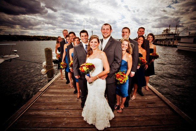 svadobné fotografie nápady skupinové fotografie braunjugfern groomsmen riečna paluba svadobné fotografie nápady skupinová fotografia-braunjugfern-groomsmen-rieka-paluba