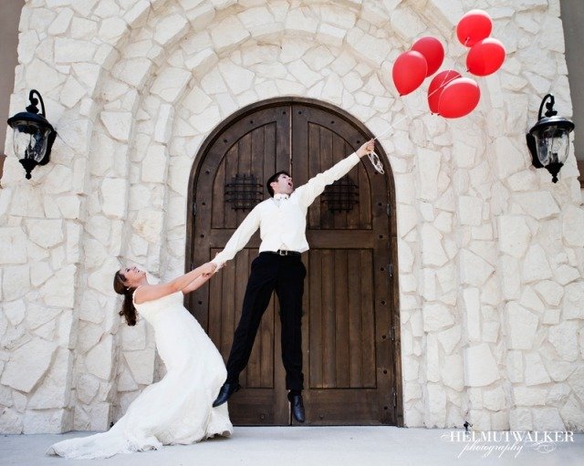 svadobná fotografia nápad vtipné ženích balóny svadobná fotografia-nápad-vtipný-ženích-balóny