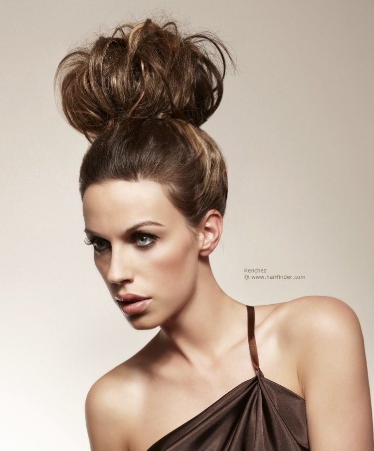 moderné updo s dostatočným objemom plesové účesy-up-účes-dlhé vlasy-ležérne-moderné