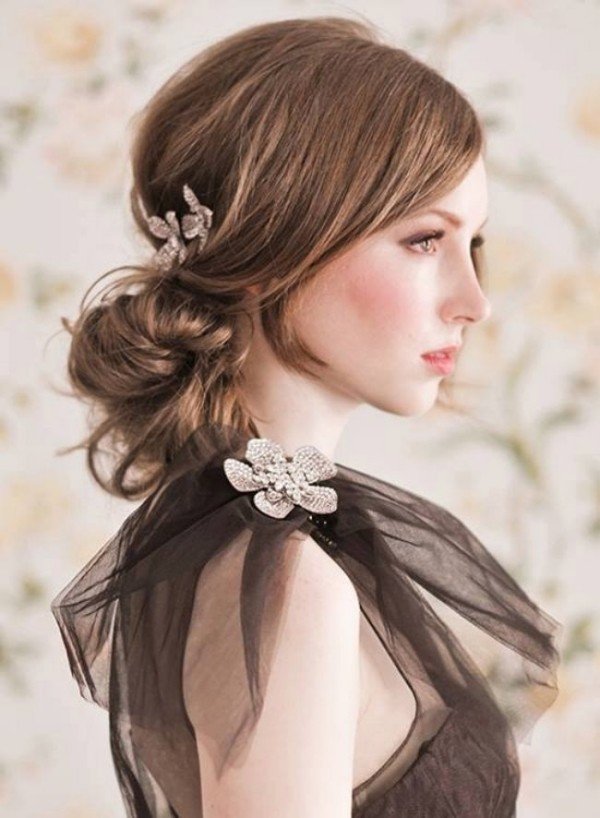Vysnívaný účes pre prom-romanticky hravé šik vlasové doplnky
