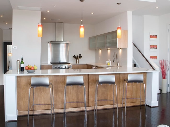 stoličky železné nápady pre kuchynský ostrovný dizajn klasický