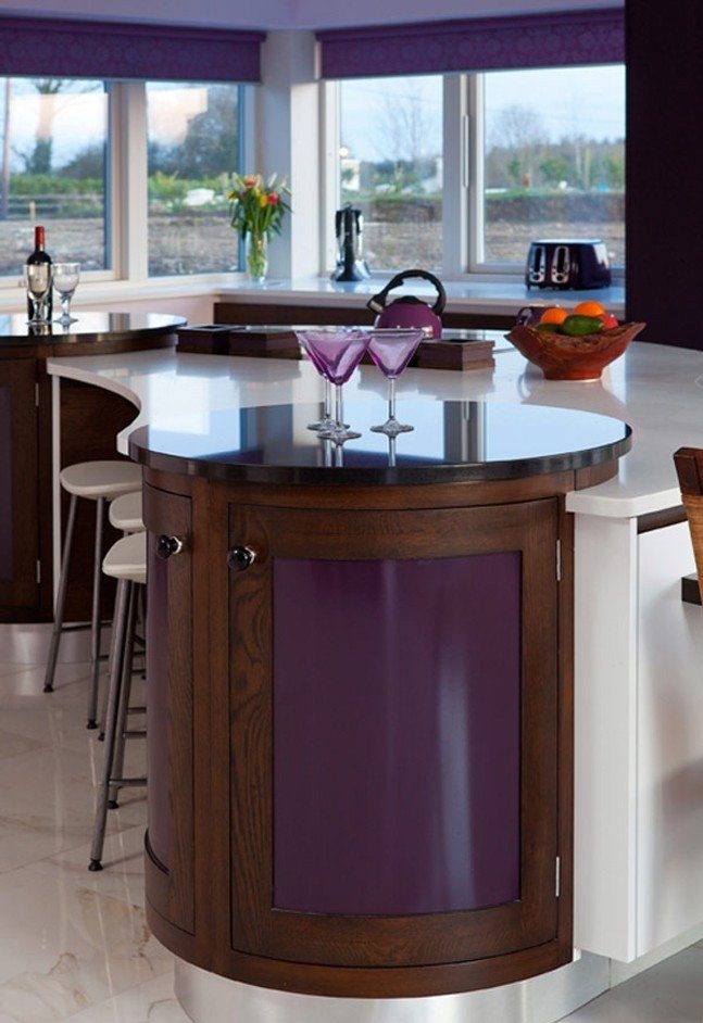 fialové okrúhle nápady na kuchynský ostrovný dizajn klasický