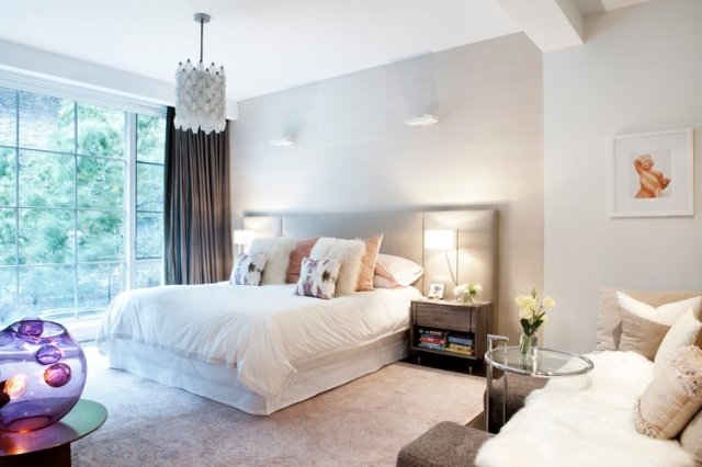 spálňová krémová taupe dámska posteľ s čalúneným čelom spálňa-krémovo-taupe-ženská-posteľ-čalúnená-čelo postele