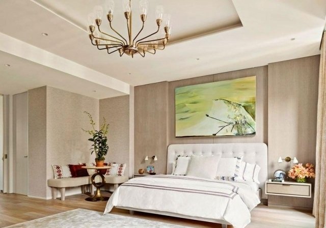 spálňa krémová manželská posteľ nástenná maľba rohová lavica spálňa-krémová-manželská posteľ-čelo postele-nástenná-rohová lavica