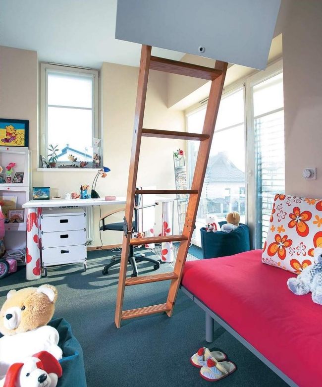 farebný vankúš rebrík domov nápady detská izba pre dievčatá