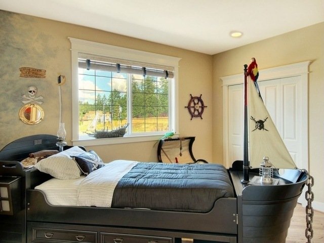 detská izba-chlapec-stena-farba-béžová-posteľ-dizajn-pirátska loď