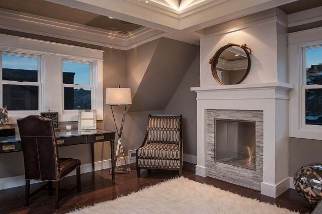 home-office-šikmá strecha-sivá-komín-wiesse-pásy