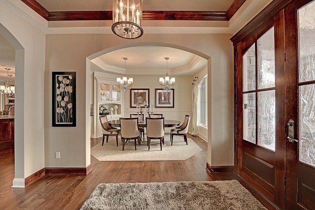 jedáleň-béžovo-hnedé-farby-svetlo-vzdušné