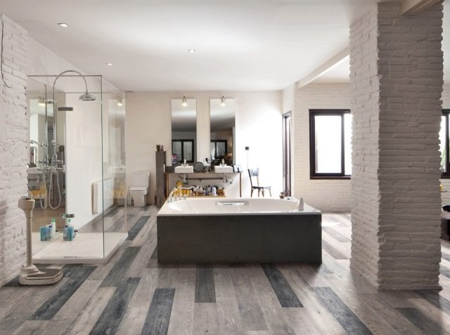 dizajn kúpeľne-sklenená sprcha-voľne stojaca vaňa-krémová-farba na stenu