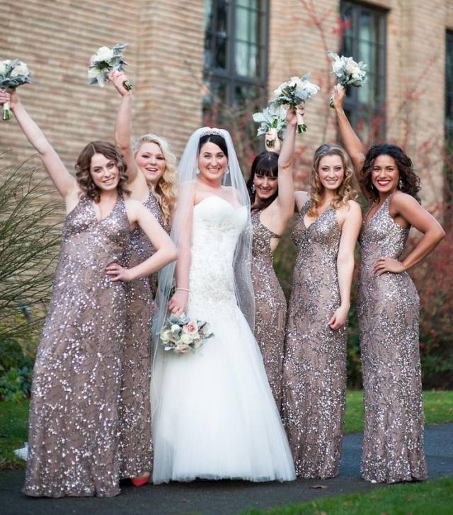 taupe trblietavé šaty pre družičku dlhé večerné šaty s flitrami taupe-trblietavé-družičkové-šaty-flitrové-dlhé-večerné šaty