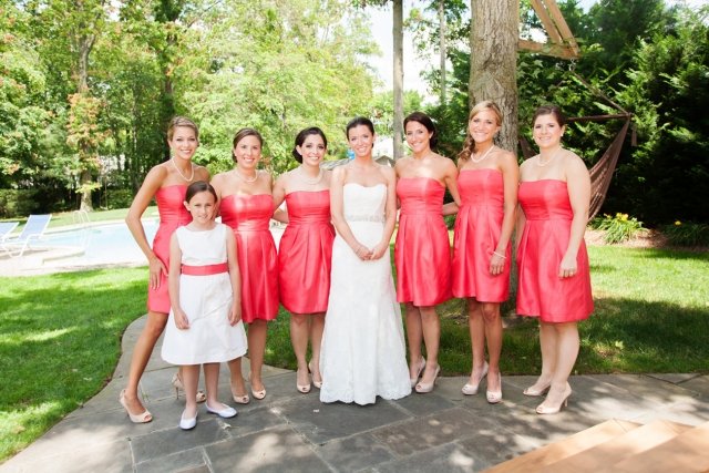 šaty v koralovej farbe, družičky, taft z ramena koralové farby-šaty-družičky-taft-mimo rameno