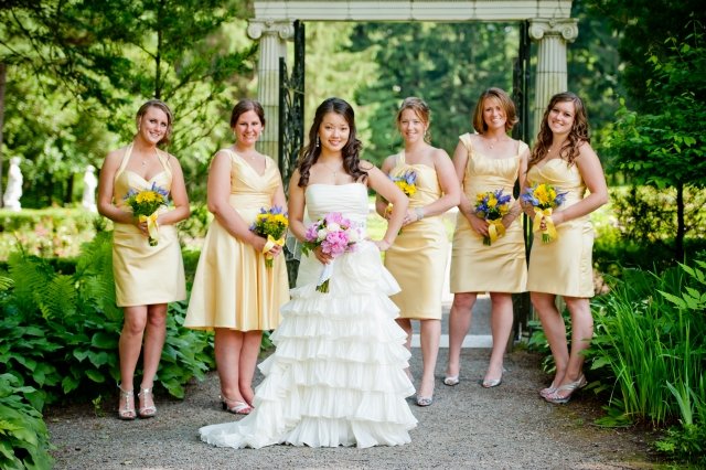 žlté nuansy pastelové krátke koktejlové šaty družičky žlté-nuansové-pastelové-krátke-koktejlové šaty