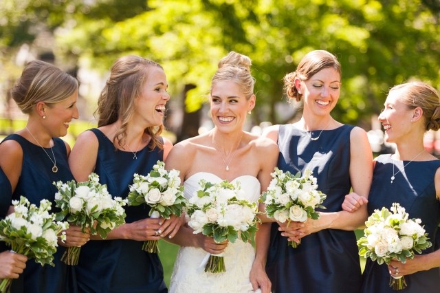 tmavomodré šaty pre družičku jednoduchého dizajnu šaty modrej družičky-jednoduchý-dizajn